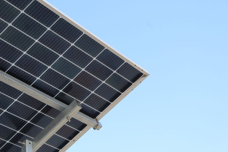 De app van de omvormer: wat al die getallen over je zonnepanelen betekenen