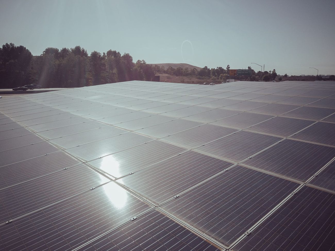 Terugleverkosten uitgelegd: waarom zonnepanelen geld kunnen kosten